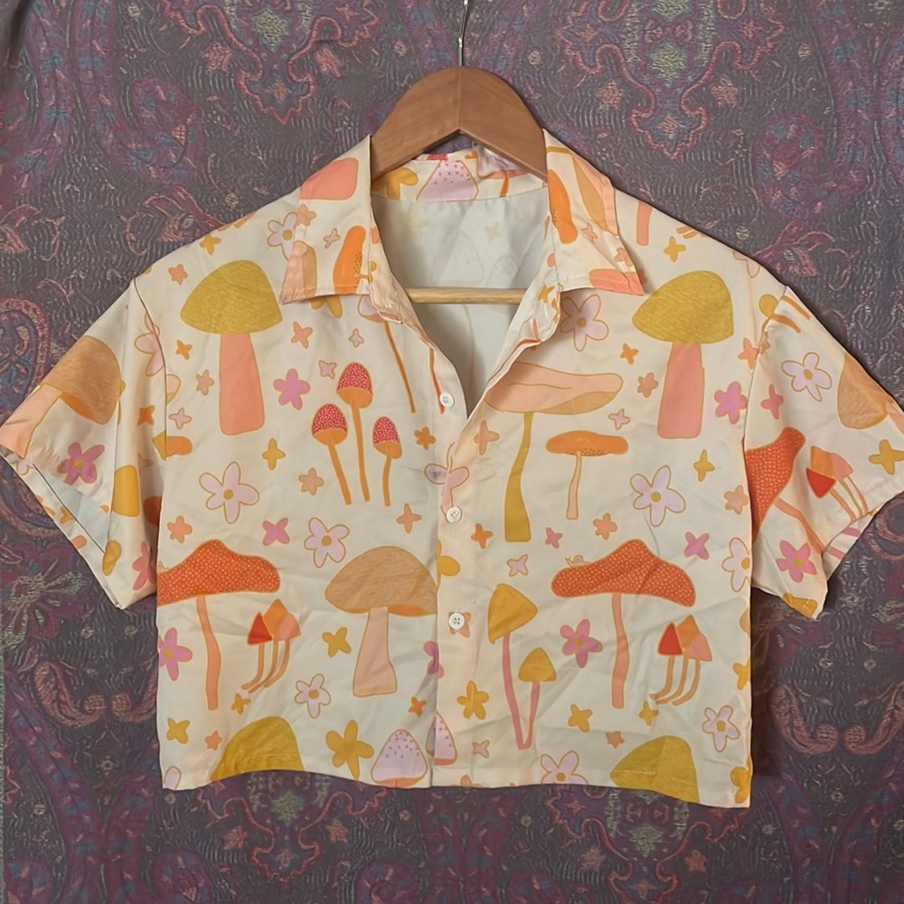 Mushroom crop button up 🍄